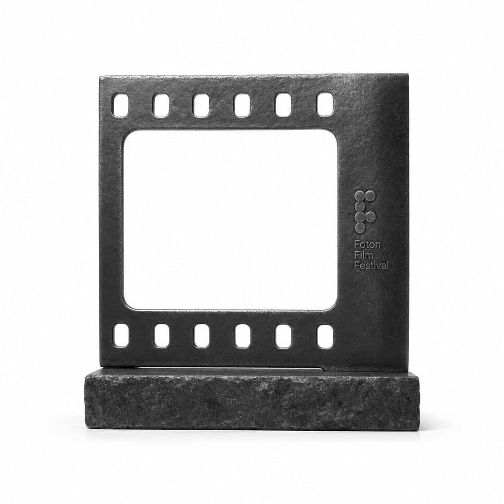 Korniza filmi prej bronzi